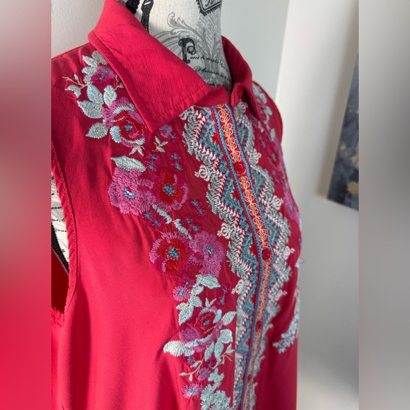 ANDREE BY UNIT Coral Floral Embroidered Button down Blouse - Picture 7 of 9